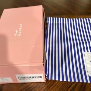 New Manebi Ordered on line final sale so I can not return